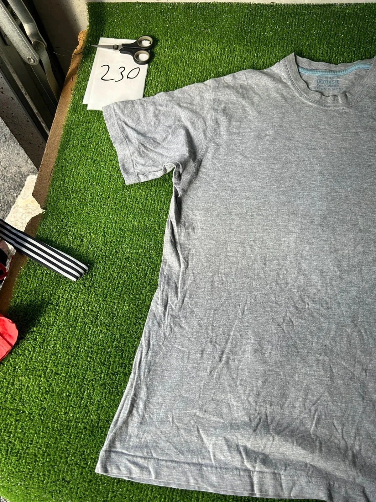 Camiseta blanca y gris lisa - TEX Basic talla M – photo 3